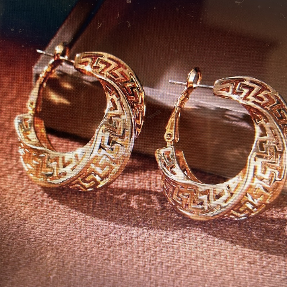 WOMEN’S 14K GOLD PLATED HOOP EARINGS - Picture 4 of 5